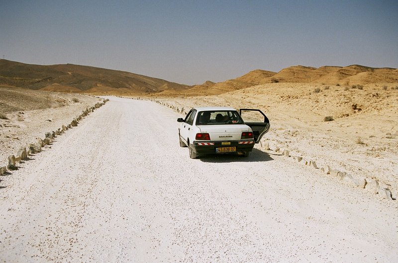 car_in_the_desert